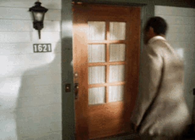 File:Ghost-dad-open-door.gif